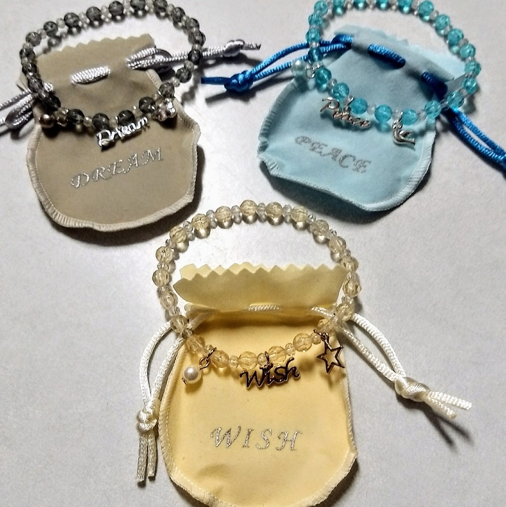Avon's Winter Wishes Bracelet❄️